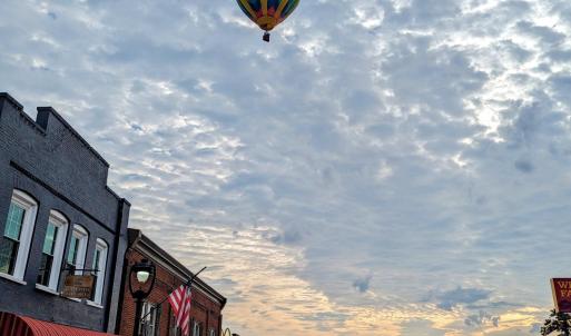 BALLOON OVER TOWN