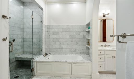 Soaking Tub with Seamless Entry Shower