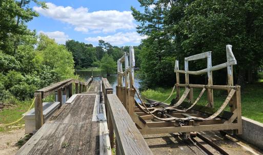 BOAT LIFT INTO LAKE MARION