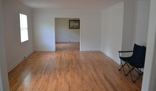 Large Living Room w/ beautiful Oak Floors