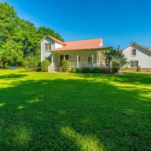 Well maintained Beauty: with Acreage!