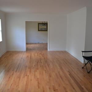 Large Living Room w/ beautiful Oak Floors